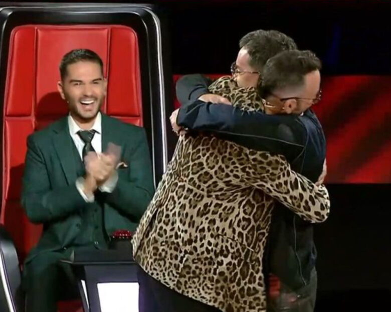 The Voice of Greece: Το εκρηκτικό ντουέτο του Πάνου Μουζουράκη με τον Γιώργο Μαζωνάκη που ξεσήκωσε το κοινό