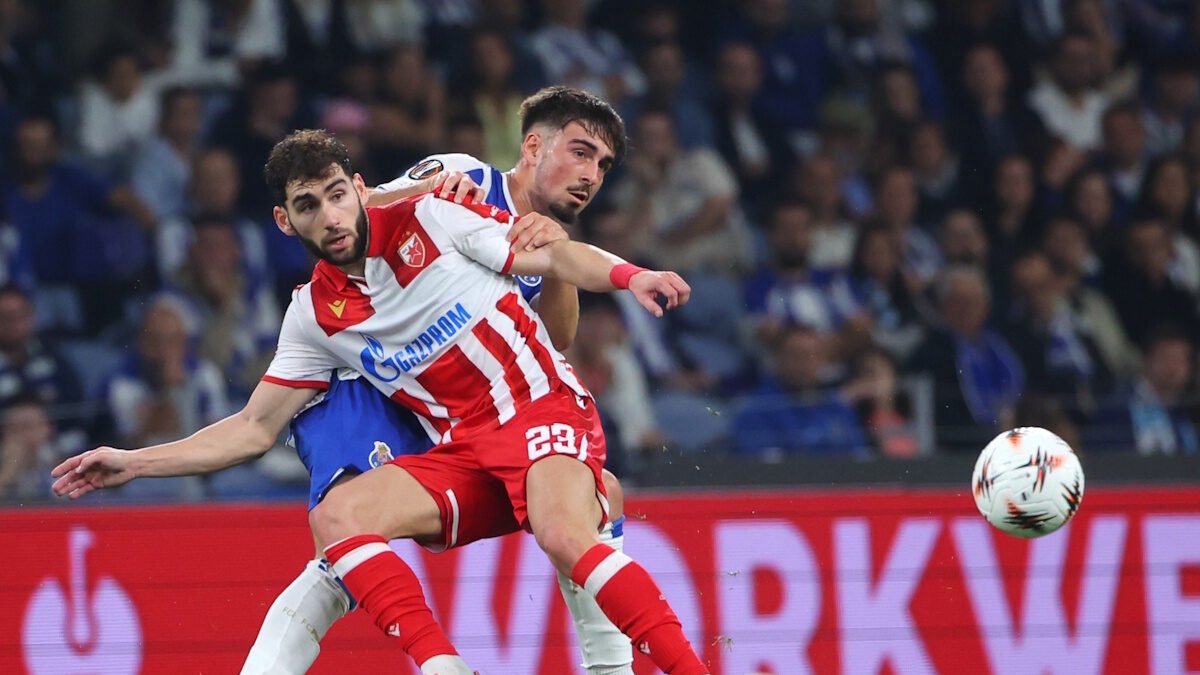 Ο Τικνιζιάν με τη φανέλα του Ερυθρού Αστέρα