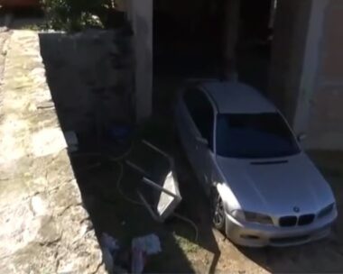 Το σημείο που χτύπησε και έπεσε ο 25χρονος έχοντας στην αγκαλιά του το παιδί