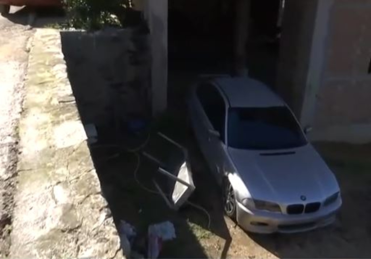 Το σημείο που χτύπησε και έπεσε ο 25χρονος έχοντας στην αγκαλιά του το παιδί