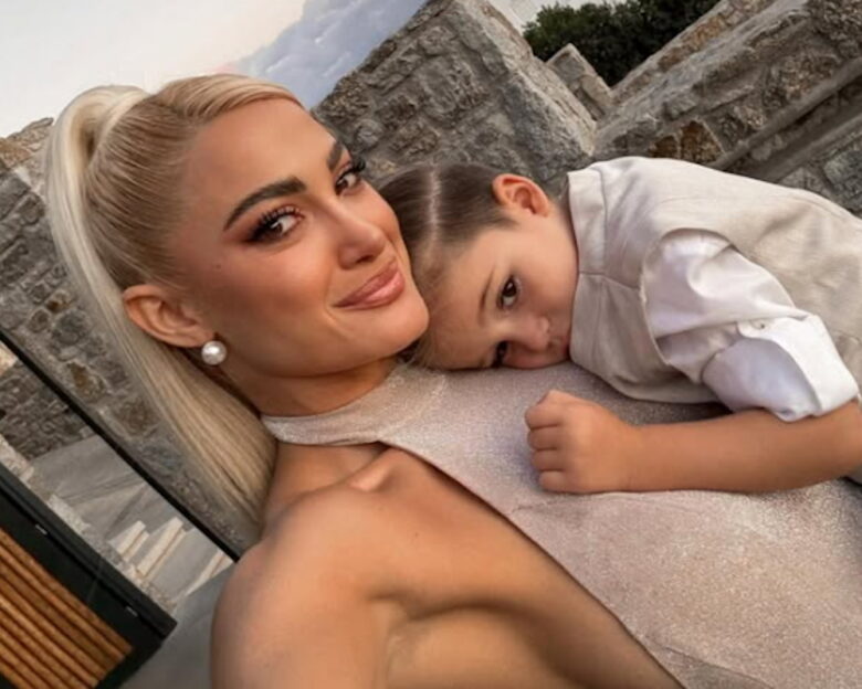 Ιωάννα Τούνη: Η τρυφερή φωτογραφία αγκαλιά με τον γιό της – «Το ασφαλές του μέρος και το δικό μου»