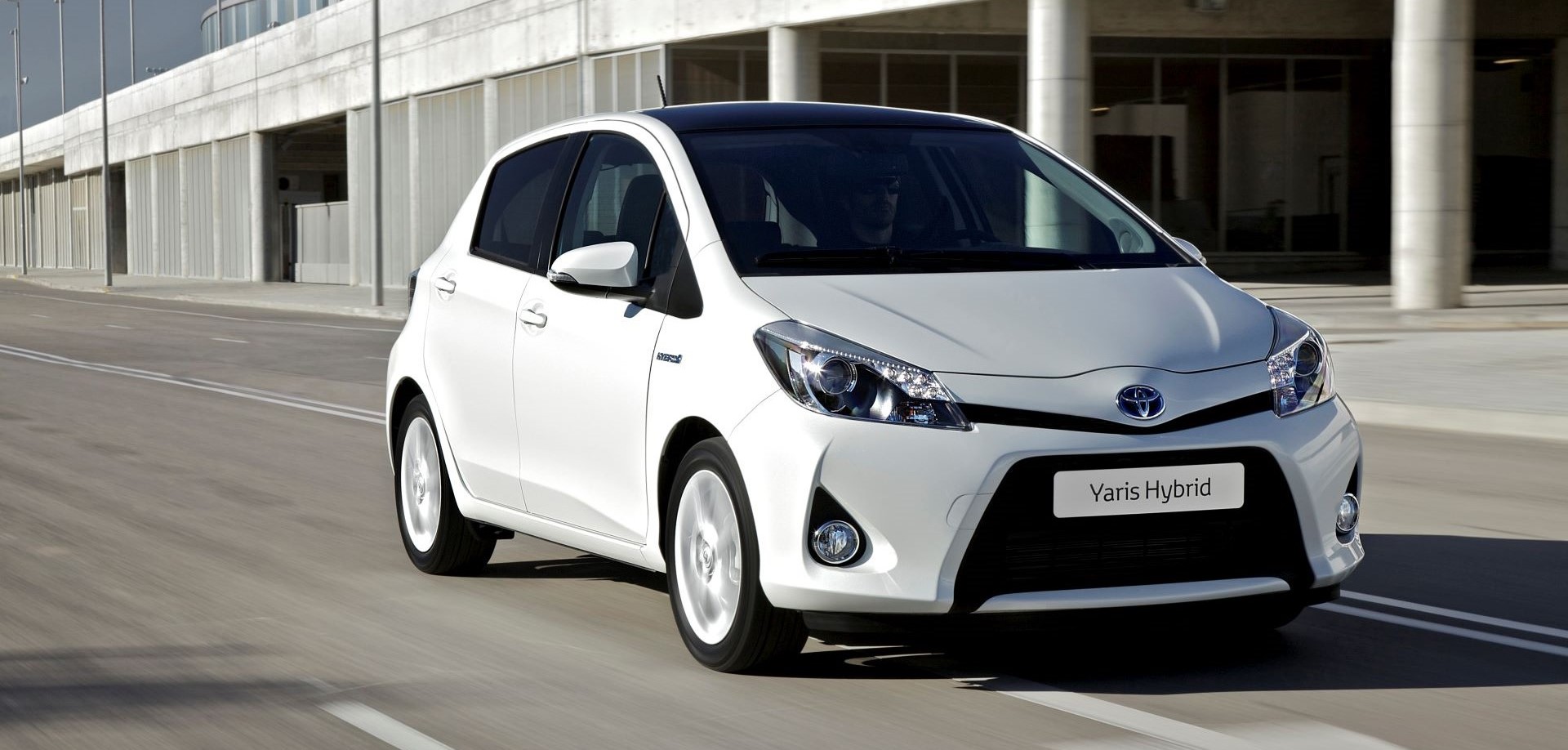 toyota yaris hybrid