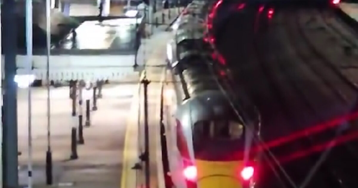 England: Many injured in knife attack on train – Two arrested