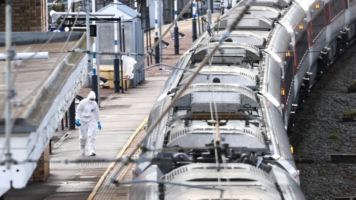 Επίθεση με μαχαίρι σε τρένο στη Βρετανία