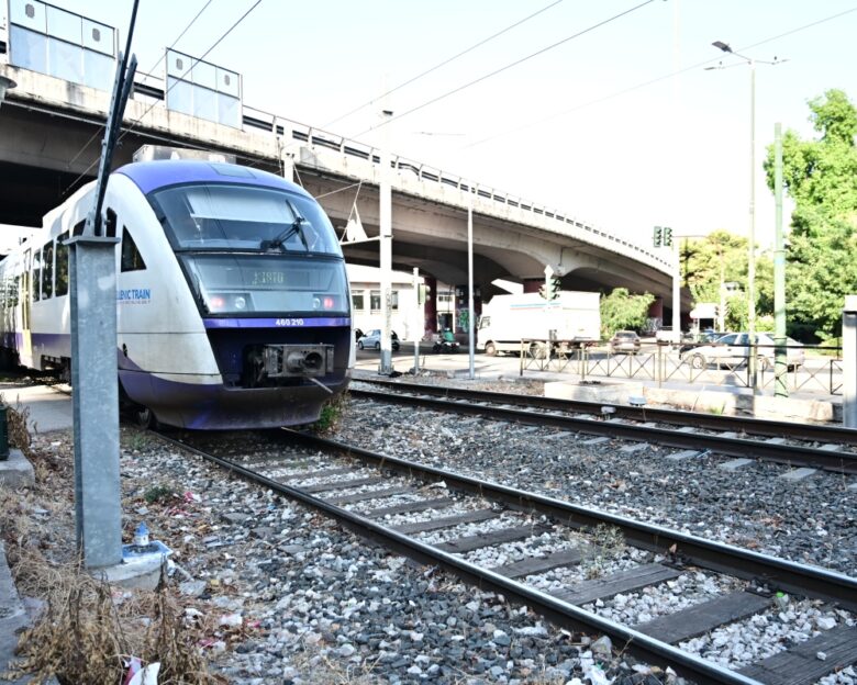 Ακινητοποιήθηκε αμαξοστοιχία του προαστιακού στον Ασπρόπυργο – Ταλαιπωρία για 300 επιβάτες