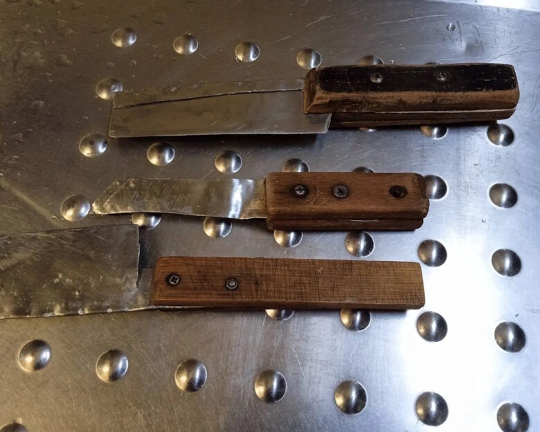 Μαχαίρια, κινητά και ναρκωτικά βρέθηκαν στις φυλακές Τρικάλων