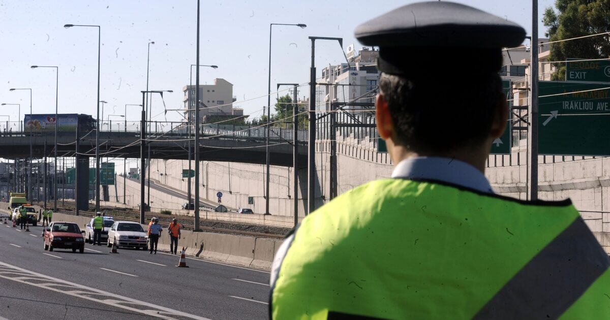 Attiki Odos: a 56-year-old man without a license was driving in reverse on the LEA for more than 1.5 kilometers