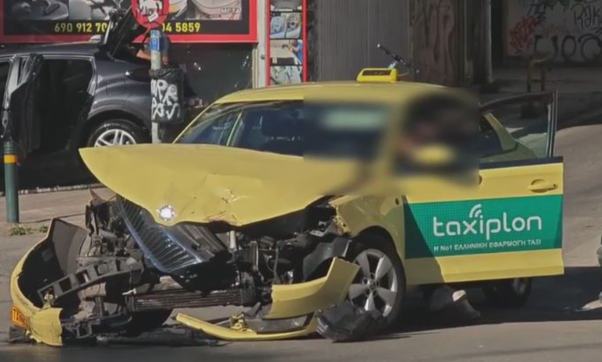 Τροχαίο στην Ευελπίδων με ταξί και βαν