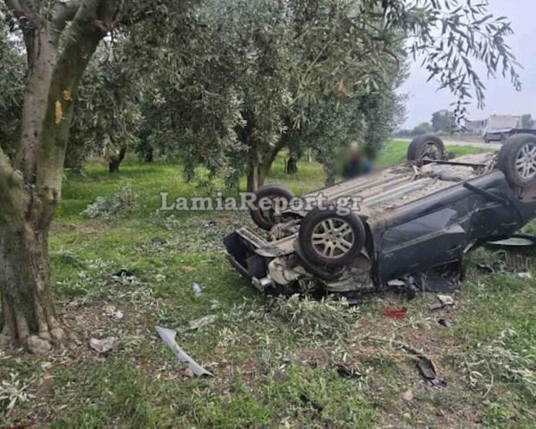 Τραγικό τροχαίο με δύο νεκρούς στη Λοκρίδα: «Καρφώθηκαν» με το αυτοκίνητο σε ελιά