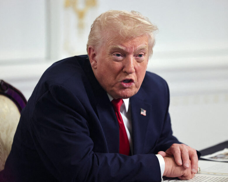 Ο Ντόναλντ Τραμπ απειλεί με χερσαίες επιχειρήσεις στη Βενεζουέλα κατά «διακινητών ναρκωτικών»