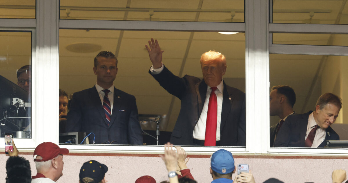 Donald Trump booed at football game – He had asked for the stadium to be named after him