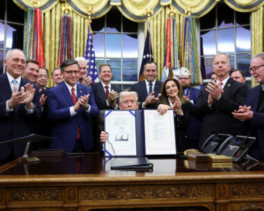 Ο Ντόναλντ Τραμπ υπέγραψε το διάταγμα