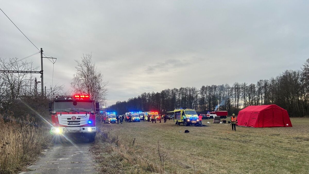 Διασώστες και πυροσβεστική