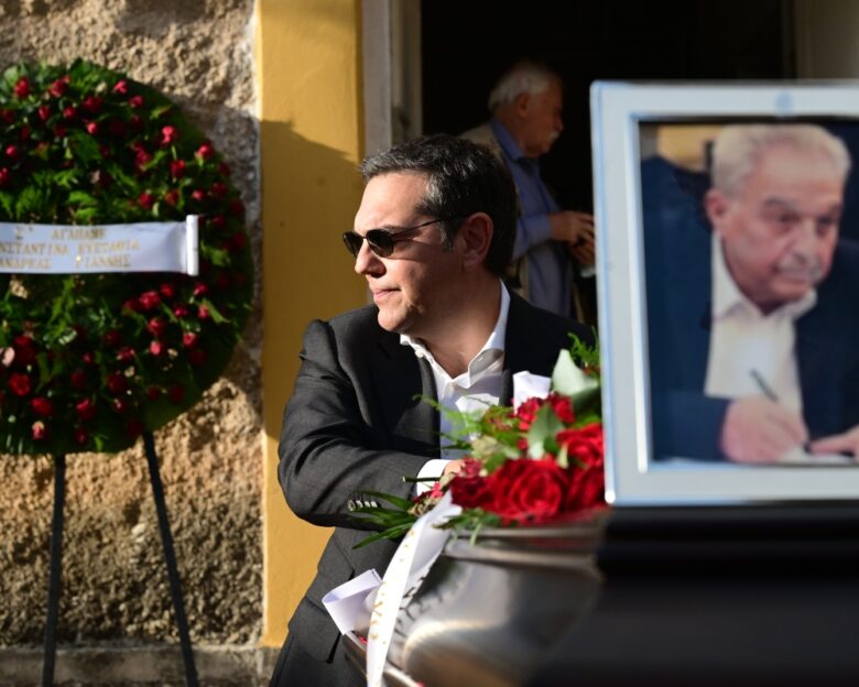 Αλέκος Φλαμπουράρης: Το τελευταίο αντίο στο ιστορικό στέλεχος της Αριστεράς