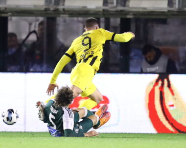 Το πέναλτι του Τουμπά στον Γιόβιτς (ΜΑΡΚΟΣ ΧΟΥΖΟΥΡΗΣ