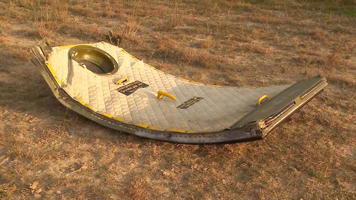 Συντρίμμια στον τόπο της συντριβής του τουρκικού στρατιωτικού μεταγωγικού αεροσκάφους C-130 στη Γεωργία