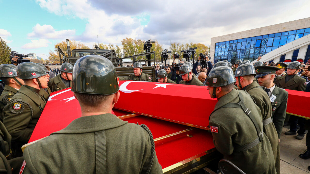 Τελετή για τους Τούρκους στρατιωτικούς που σκοτώθηκαν σε αεροπορικό δυστύχημα στην Γεωργία