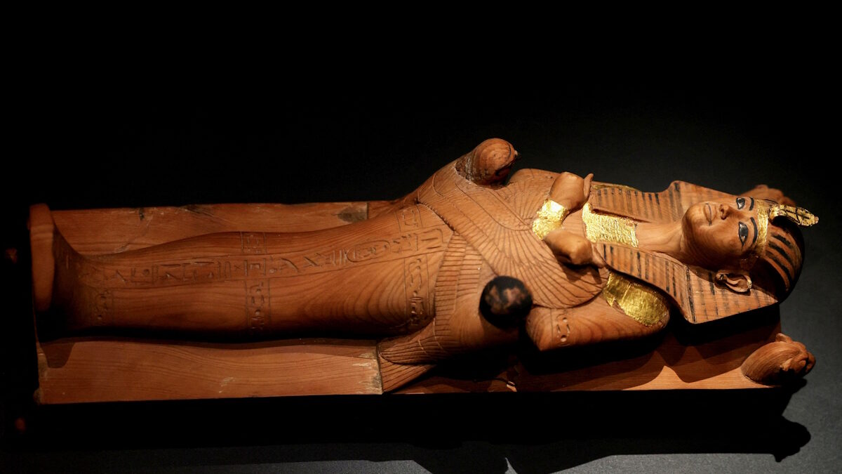 Το φέρετρο του Αιγύπτιου βασιλιά Τουταγχαμών εκτίθεται στο Μεγάλο Αιγυπτιακό Μουσείο (GEM)