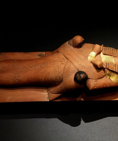 Το φέρετρο του Αιγύπτιου βασιλιά Τουταγχαμών εκτίθεται στο Μεγάλο Αιγυπτιακό Μουσείο (GEM)