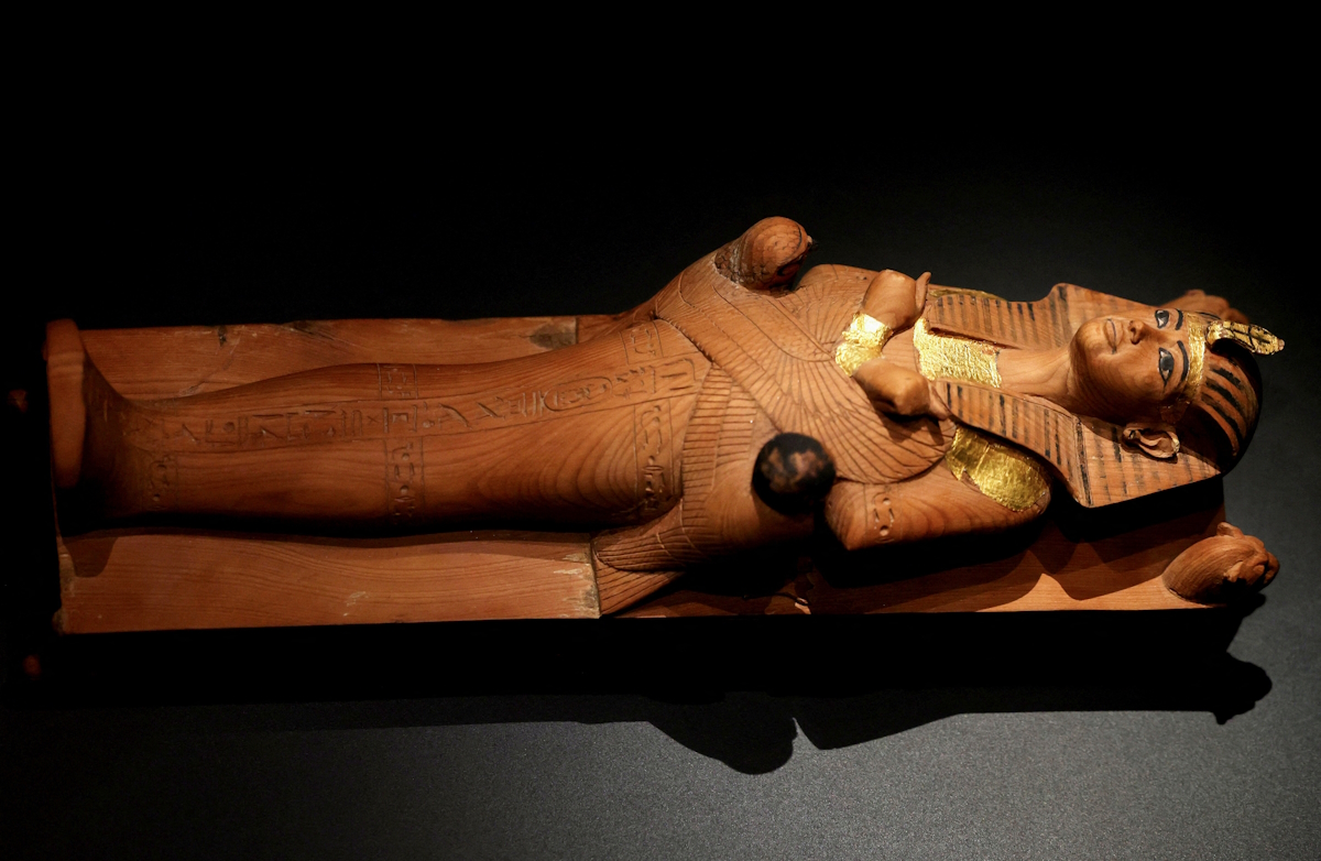 Το φέρετρο του Αιγύπτιου βασιλιά Τουταγχαμών εκτίθεται στο Μεγάλο Αιγυπτιακό Μουσείο (GEM)