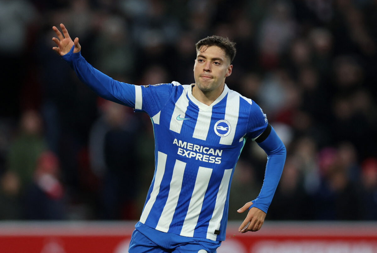 Ο Στέφανος Τζίμας πανηγυρίζει για την Μπράιτον