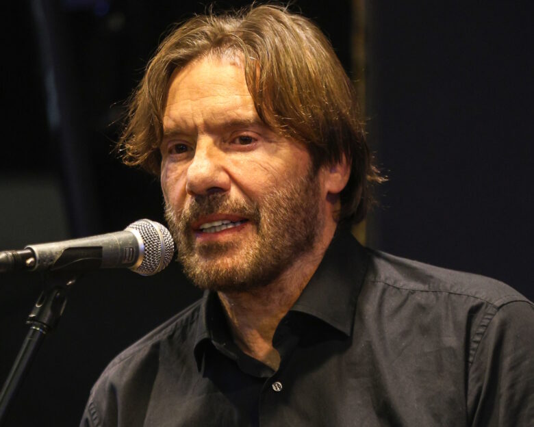 Στράτος Τζώρτζογλου: Σκεφτόμουν να πέσω από το μπαλκόνι, πήγα σε πνευματικό και τα εξομολογήθηκα όλα