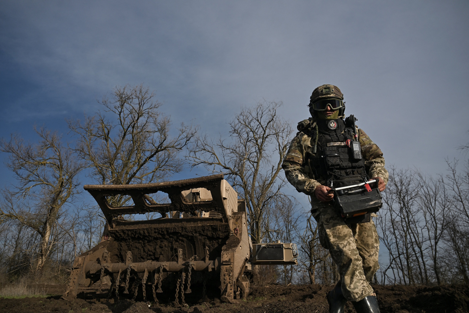 Ουκρανός στρατιώτης στο πεδίο της μάχης