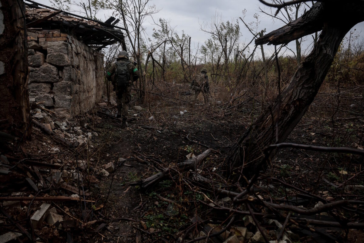 Ουκρανός στρατιώτης στο πεδίο της μάχης