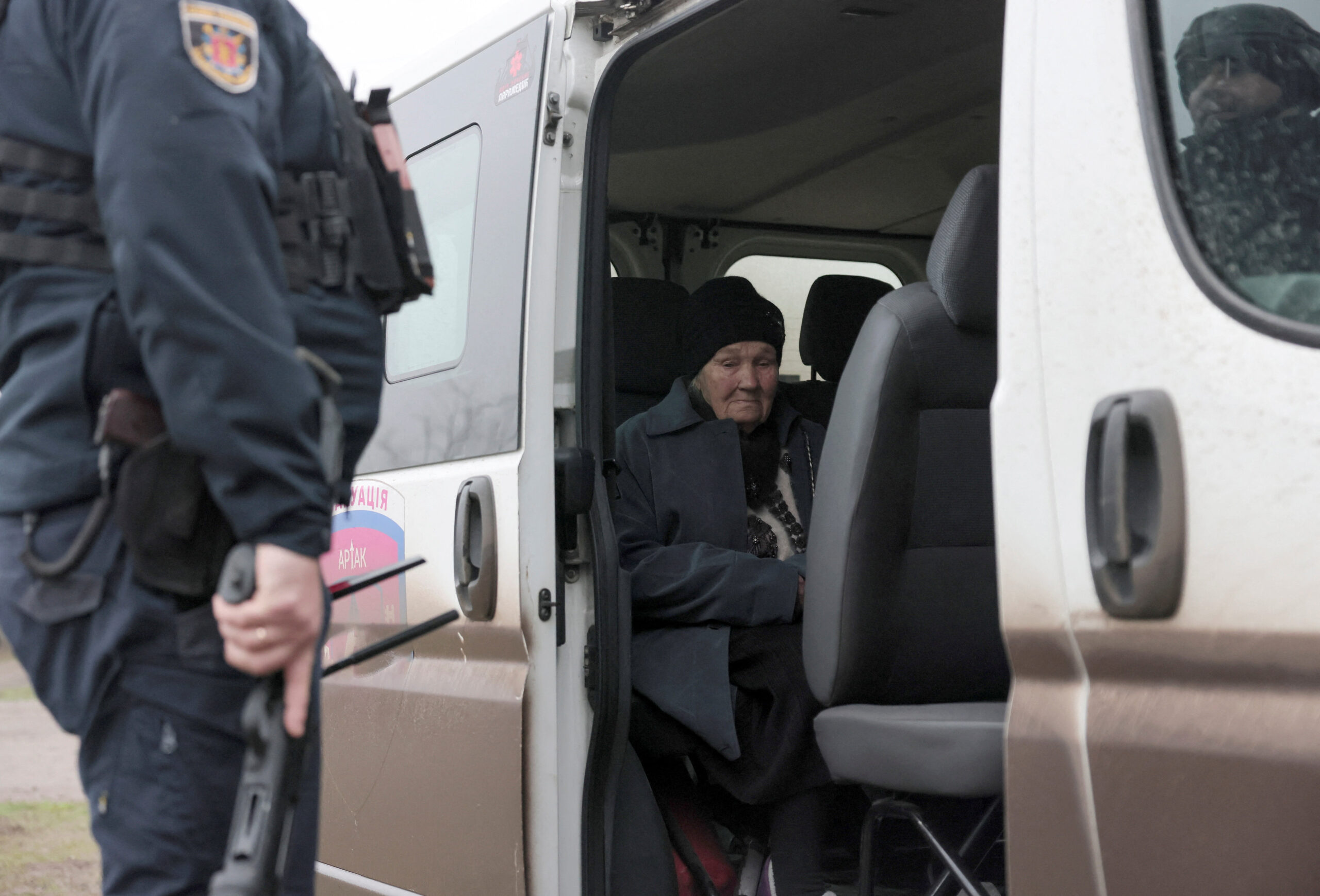 Εκκένωση κατοίκων από την παραμεθόρια πόλη Χουλιαϊπόλε