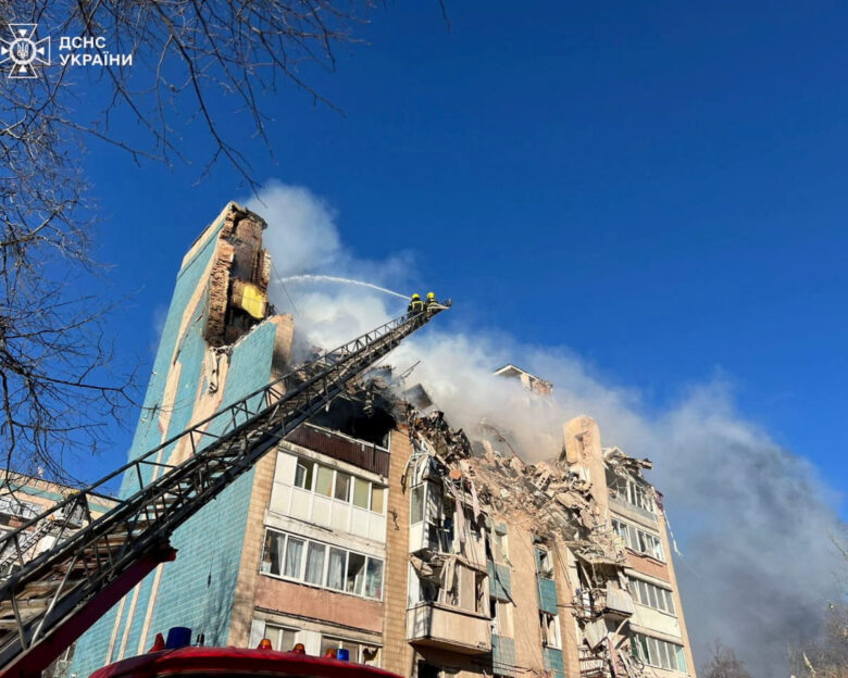 Ουκρανία: 20 νεκροί από ρωσικά πλήγματα την ώρα που ο Ζελένσκι αναζητά διπλωματική διέξοδο στην Τουρκία