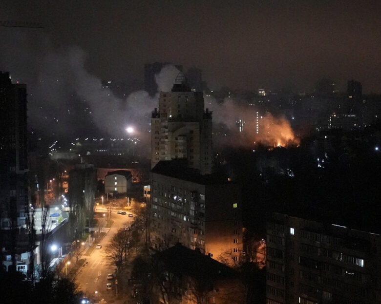 Πόλεμος και διπλωματία: Ρούμπιο, Γουίτκοφ και Κούσνερ με Ουκρανούς διαπραγματευτές την Κυριακή στη Φλόριντα – Στις φλόγες το Κίεβο