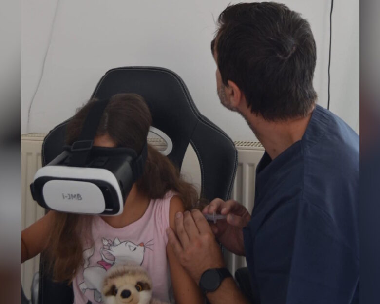 Με μάσκες VR θα εμβολιάζονται τα παιδιά στο Παίδων «Αγία Σοφία»: Το VaccineHero ως ασπίδα για τον φόβο και τον πόνο