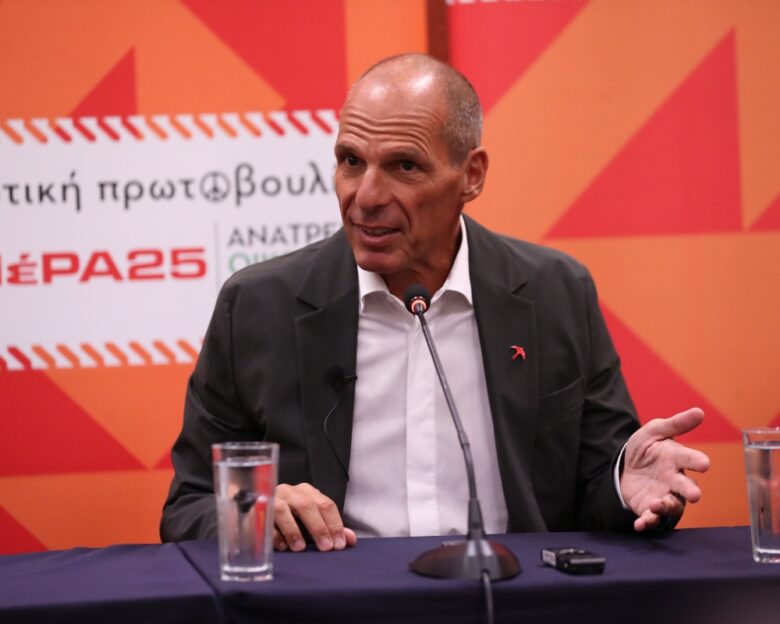 Ο Γιάνης Βαρουφάκης απαντά στον Αλέξη Τσίπρα: «Δεν έχω διαβάσει την Ιθάκη, θα περιμένω την ταινία»