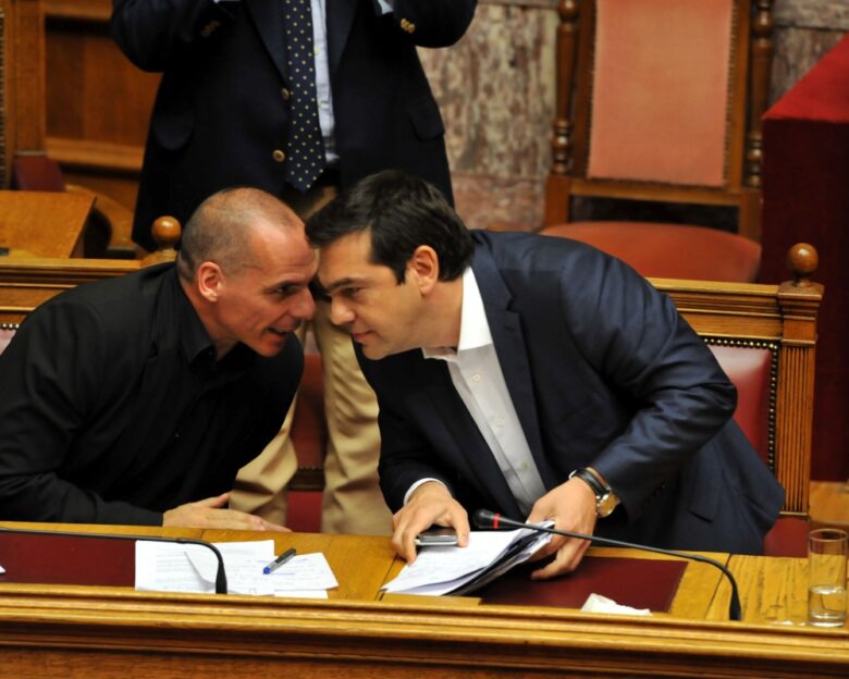 Ο Γιάνης Βαρουφάκης απαντά στον Αλέξη Τσίπρα: «Δεν έχω διαβάσει την Ιθάκη, θα περιμένω την ταινία – Μεταμφιέζει την ενοχή του σε αφέλεια»