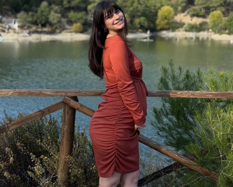 Βαρβάρα Ντέσκα: Η Νάνσυ από τη «Γη της ελιάς» πόζαρε στην εξοχή με φουσκωμένη κοιλίτσα