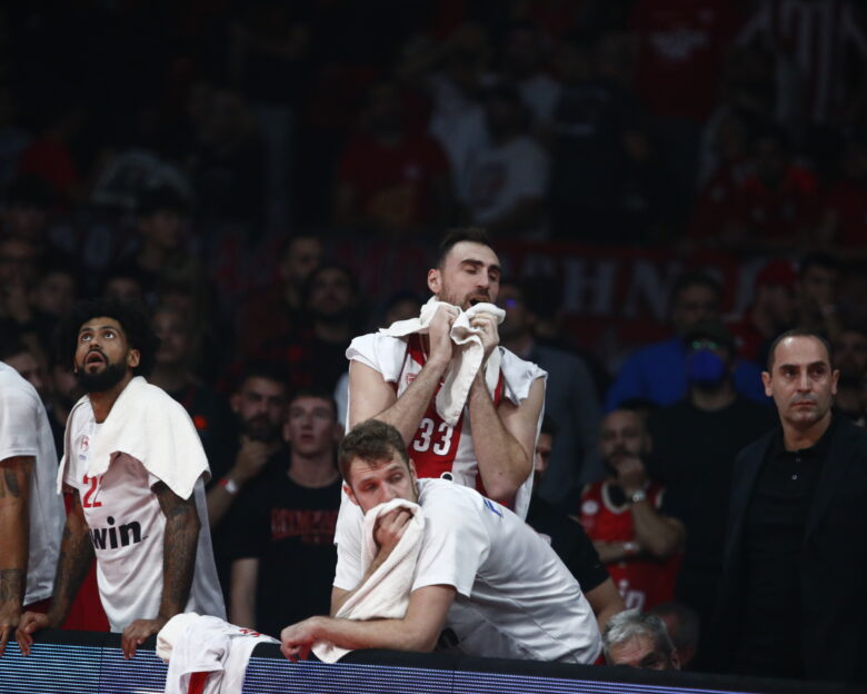 Κίναν Έβανς: Σοκαρισμένοι Μιλουτίνοφ και Βεζένκοφ τη στιγμή του τραυματισμού του