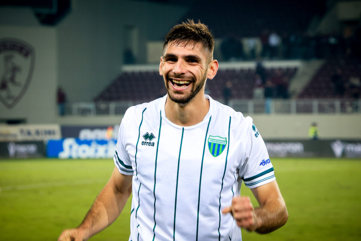 Ο Βήχος πανηγυρίζει με τη φανέλα του Λεβαδειακού