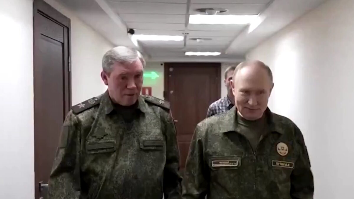 Ο Ρώσος Πρόεδρος, Βλαντίμιρ Πούτιν προσέρχεται σε τελετή βράβευσης των κατασκευαστών των πυραύλων Burevestnik και Poseidon