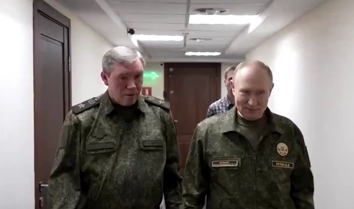 Ο Ρώσος Πρόεδρος, Βλαντίμιρ Πούτιν προσέρχεται σε τελετή βράβευσης των κατασκευαστών των πυραύλων Burevestnik και Poseidon