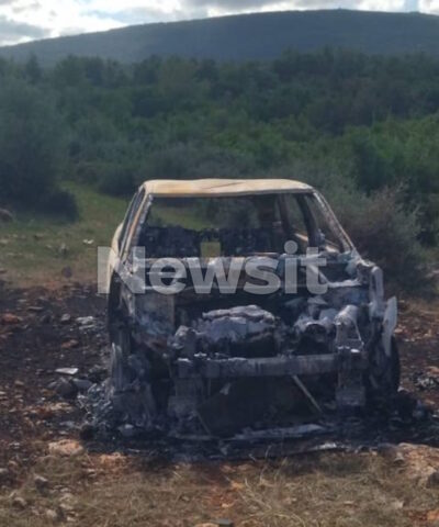 Το καμένο αυτοκίνητο στη Βοιωτία