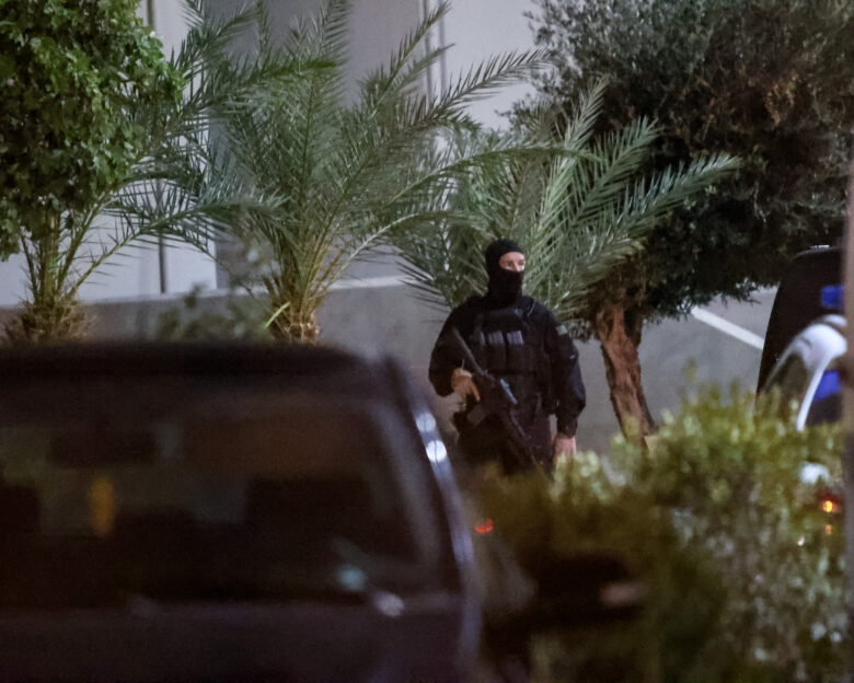 Βορίζια: Τον δεύτερο ελεύθερο σκοπευτή που «προδόθηκε» στο βίντεο ντοκουμέντο από τη στιγμή του μακελειού αναζητά η ΕΛΑΣ