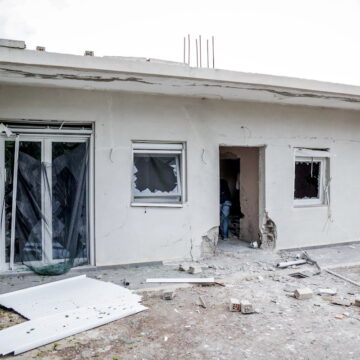 Περιστατικό με πυροβολισμούς και αποτέλεσμα νεκρούς και τραυματίες σημειώθηκε στα Βορίζια Ηρακλείου Κρήτης έπειτα από έκρηξη βόμβας το προηγούμενο βράδυ σε υπό κατασκευή σπίτι