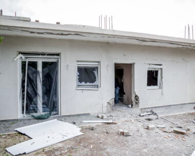 Περιστατικό με πυροβολισμούς και αποτέλεσμα νεκρούς και τραυματίες σημειώθηκε στα Βορίζια Ηρακλείου Κρήτης έπειτα από έκρηξη βόμβας το προηγούμενο βράδυ σε υπό κατασκευή σπίτι