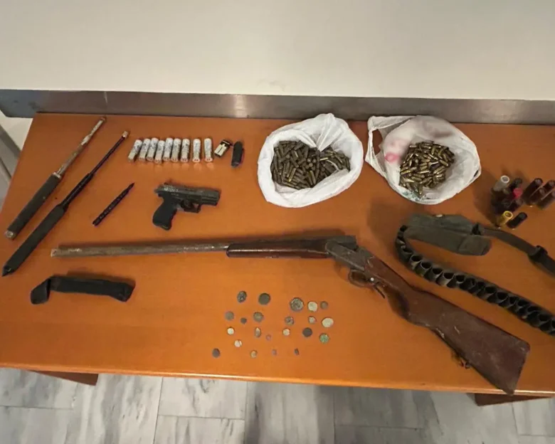 Βορίζια: Βίντεο με τον 43χρονο να πυροβολεί την ώρα του μακελειού στα χέρια της ΕΛΑΣ – Τη Δευτέρα απολογούνται τα τρία αδέρφια