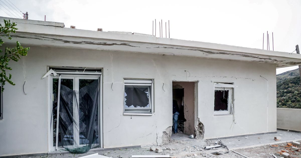 Carnage in Vorizia: A consulate that broke down, behind the explosion – The remains of the bomb will provide answers