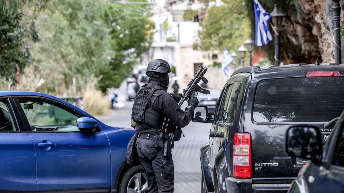 Πάνοπλοι αστυνομικοί στα Βορίζια Ηρακλείου Κρήτης