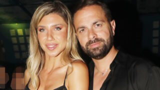 Ο Ηλίας Βρεττός με την σύζυγό του