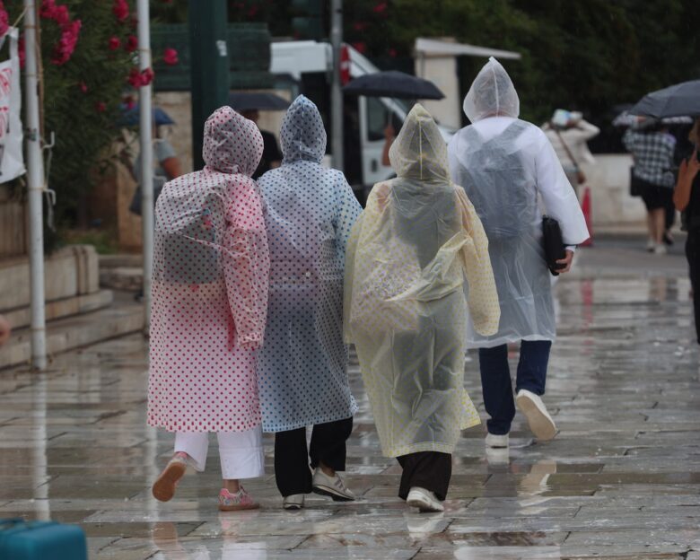 Καιρός: Διήμερο κακοκαιρίας με βροχές και καταιγίδες – Οι περιοχές που θα επηρεαστούν