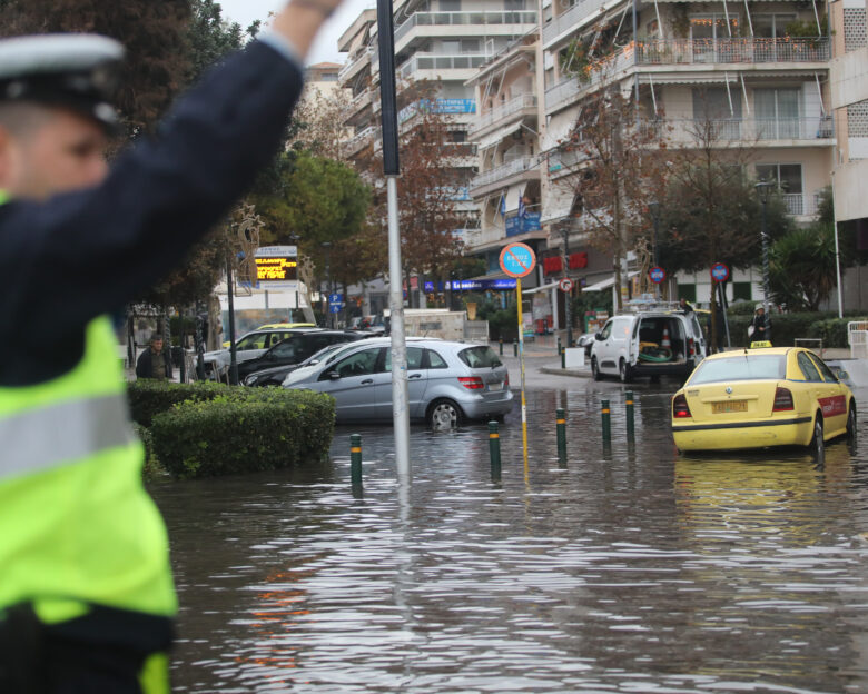 Καιρός: Βροχές και καταιγίδες μέχρι το μεσημέρι της Τρίτης – Οι 7 περιοχές που θα βρεθούν στο επίκεντρο