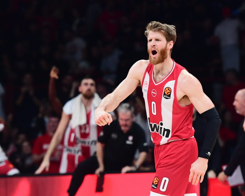 Ολυμπιακός – Παρί: Η παρακάμερα του αγώνα και τα «σκυλιά» των Πειραωτών